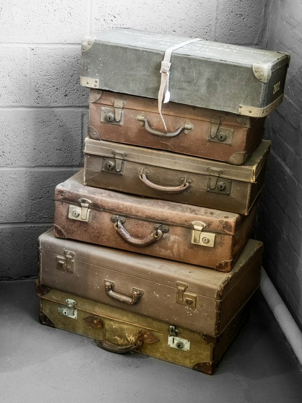 How to deal with last-minute packing for a sudden UK home relocation?